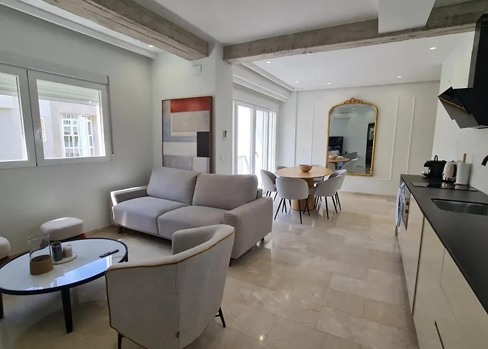 Navas Penthouse 302 By Florentia Homes